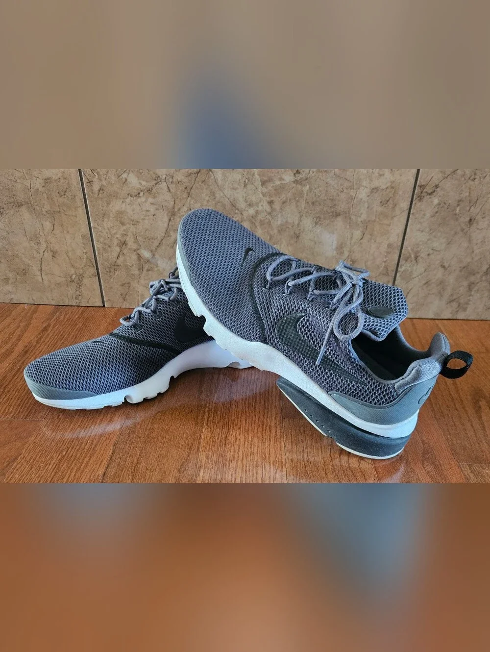 Men's NIKE Lightweight Mesh Running Shoes - Grey